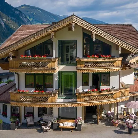 Thalerhof Aparthotel 4*